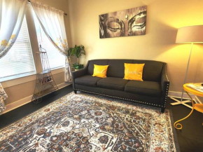 Adorable French corner by Downtown-Houston, Heights & WOMH